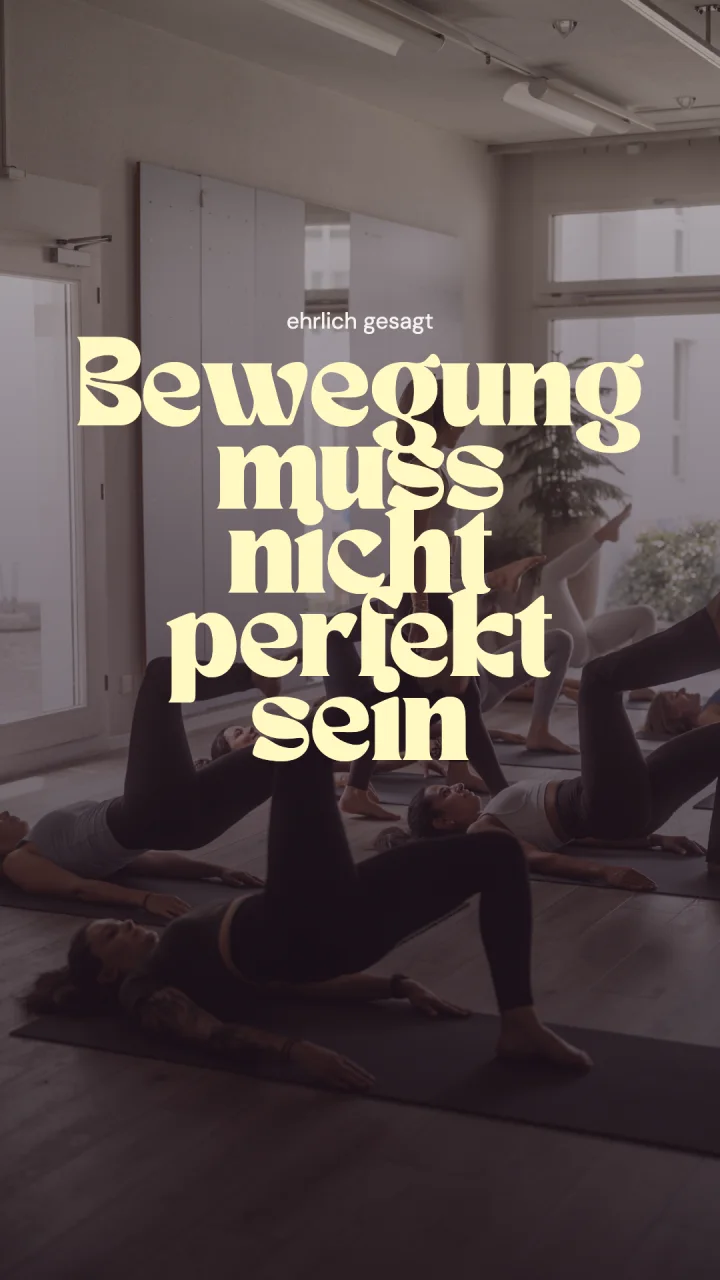 Cover: Bewegung muss nicht perfekt sein, Logoschrift in Zitrone über einer Pilates-Klasse